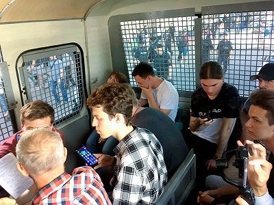 Задержанные на митинге в Москве 27 июля.  Фото: Constantine / twitter.com