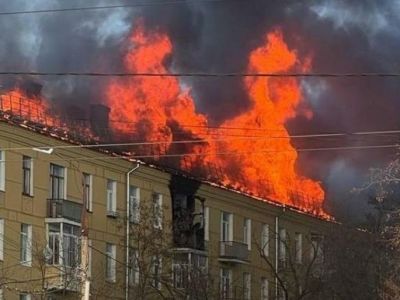 Горит крыша дома. Фото: msk1.ru